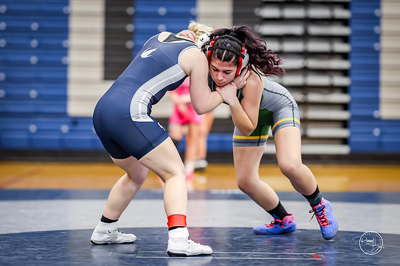 20260103  Girls Wrestling Oswego Invite-10