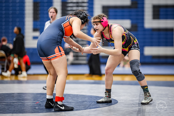 20260103  MV Girls Wrestling Oswego Invite-17