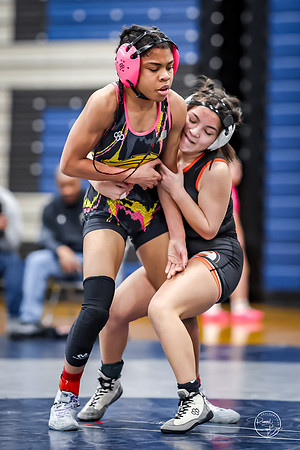 20260103  MV Girls Wrestling Oswego Invite-27