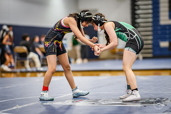 20260103  MV Girls Wrestling Oswego Invite-102