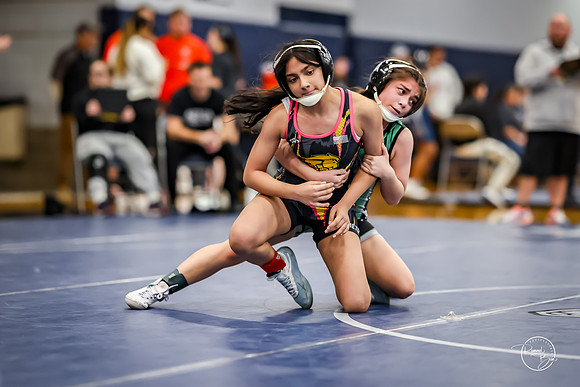 20260103  MV Girls Wrestling Oswego Invite-105