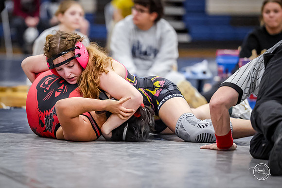 20260103  MV Girls Wrestling Oswego Invite-125